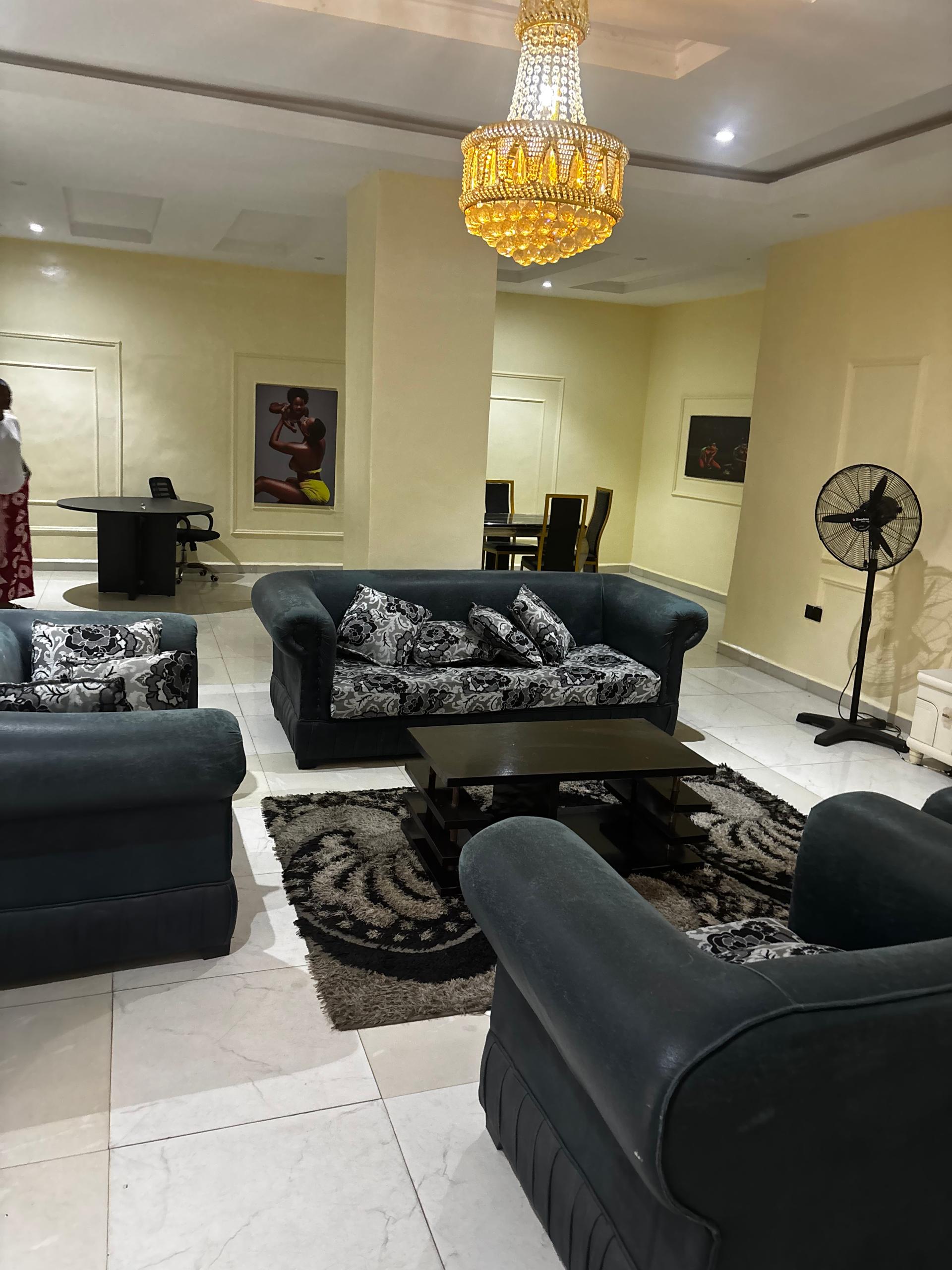 Contemporary Lounge Experience